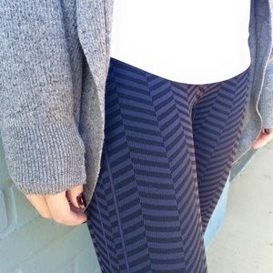 Lululemon In The Flow Crop II Black/Blue Size 10